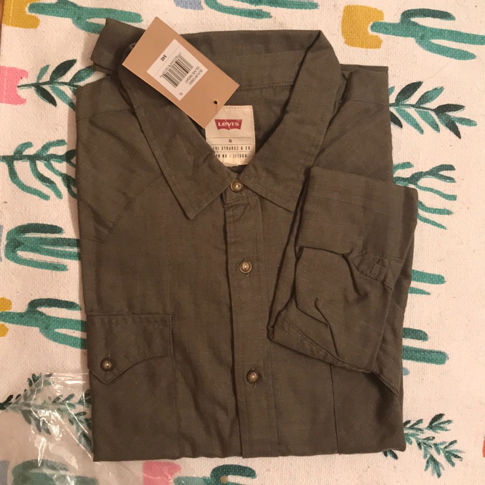 Men’s XL Levi’s button up